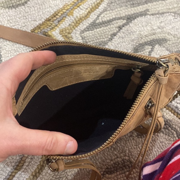 💕 Marc New York tan leather small shoulder bag 💕 - Picture 9 of 13
